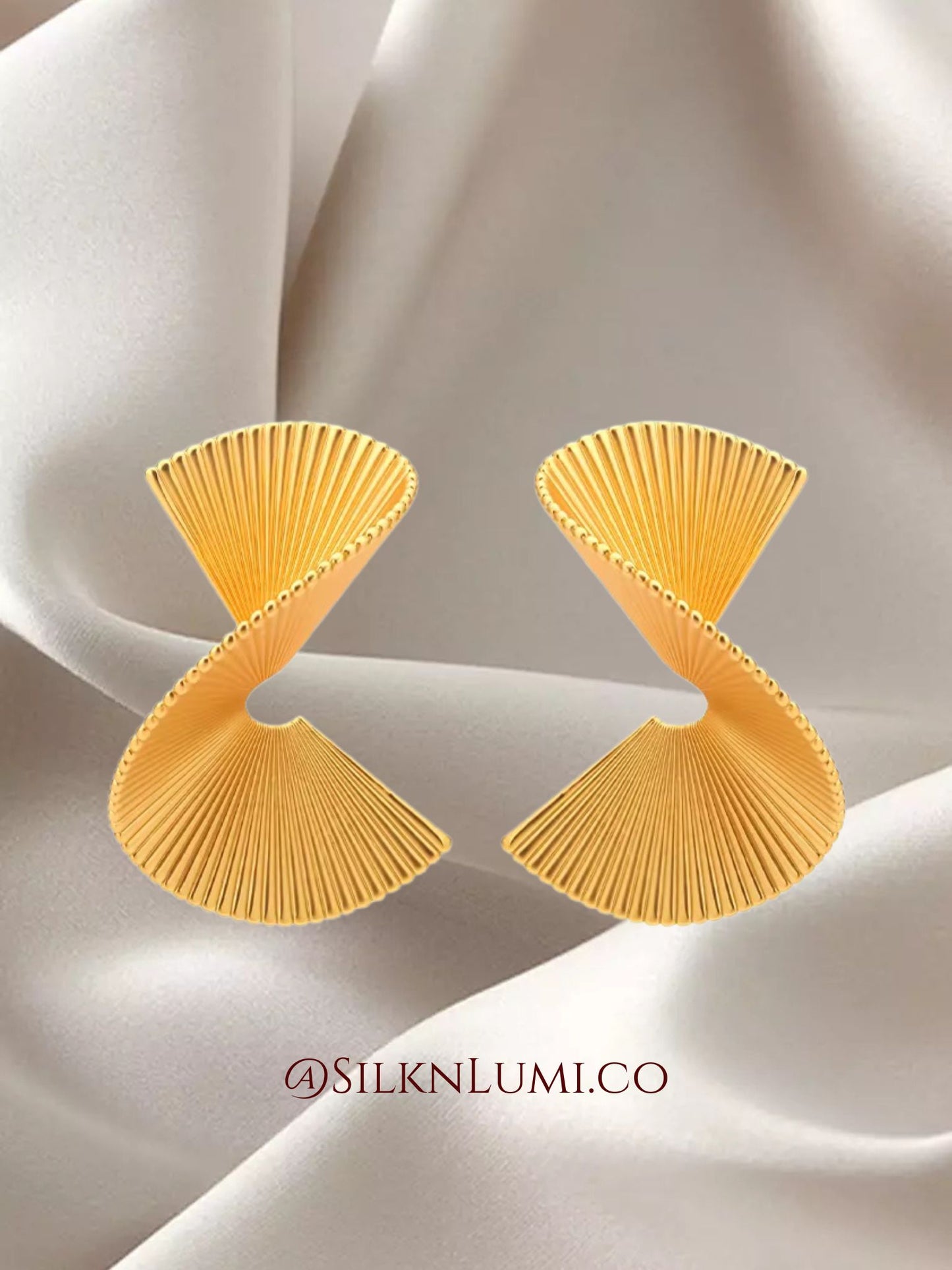 Lumi Symmetric Fan earrings
