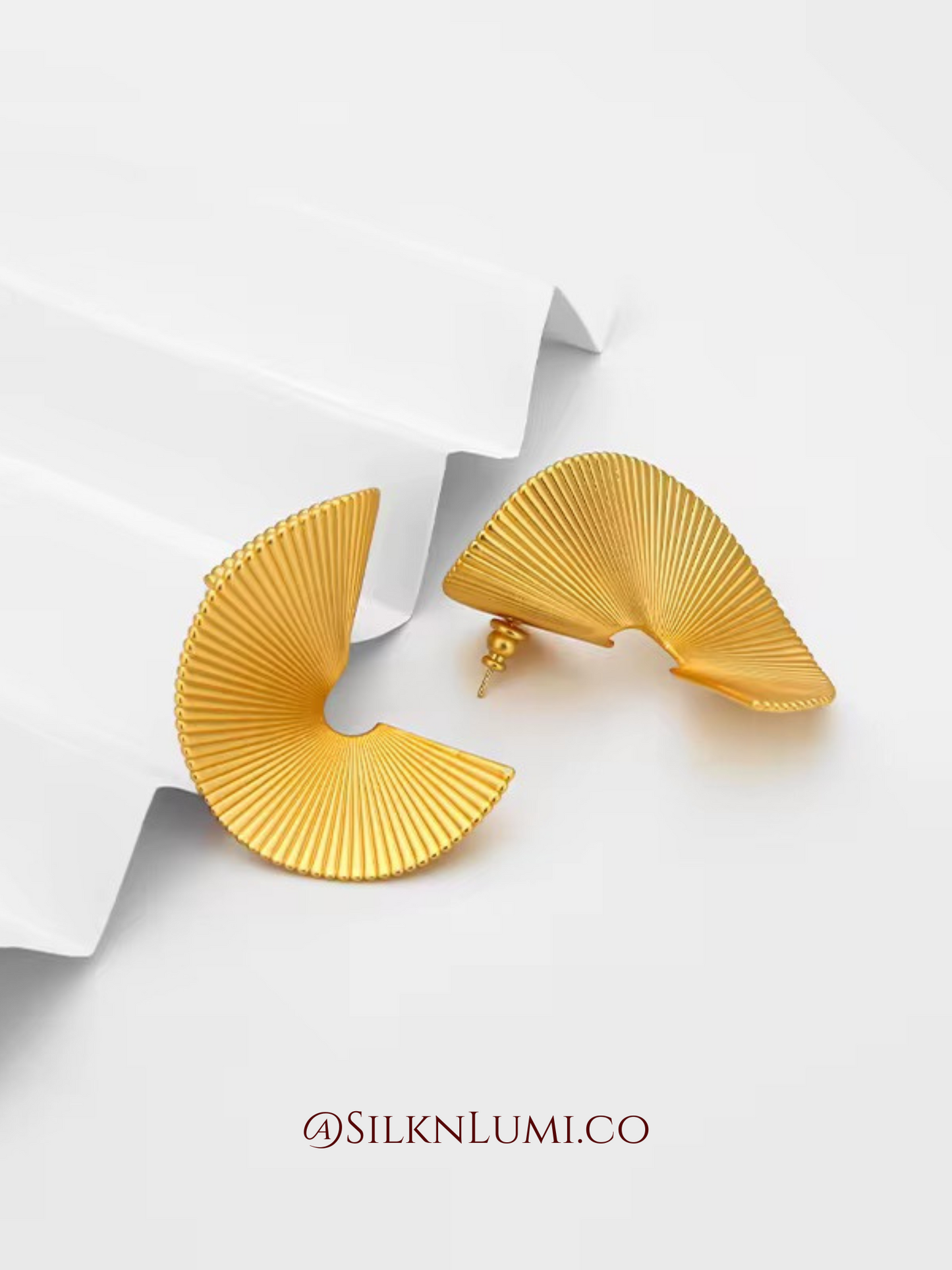 Lumi Symmetric Fan earrings